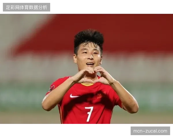 中国男足凭借归化球员首球战胜新加坡，武磊替补登场完成国家队百场纪念